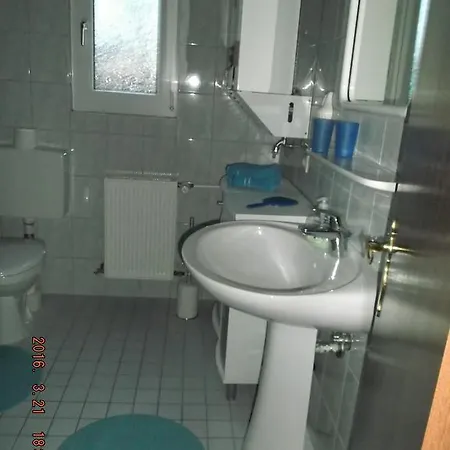 Holiday home Ferienhaushalfte Lutow