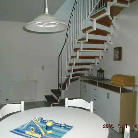 Vakantiehuis Ferienhaushaelfte Lutow