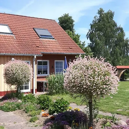 Vakantiehuis Ferienhaushaelfte Lutow