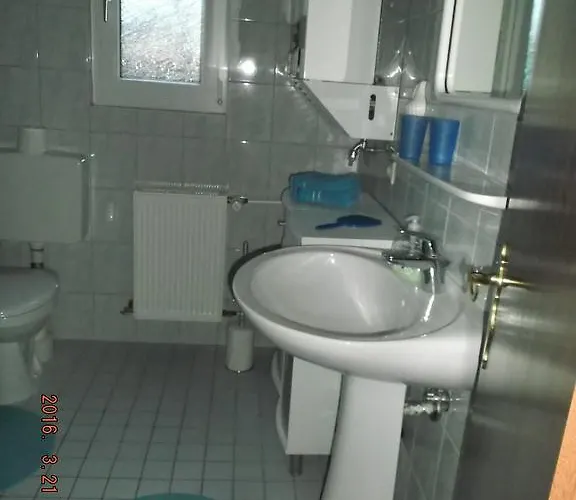 Casa de Férias Ferienhaushaelfte Lutow