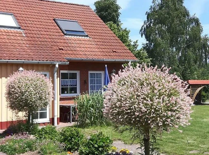 度假居 Ferienhaushaelfte Lutow